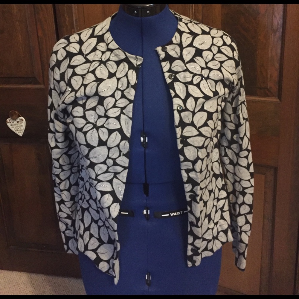 3/$18 SALE Black grey leaf print Cardigan sparkle