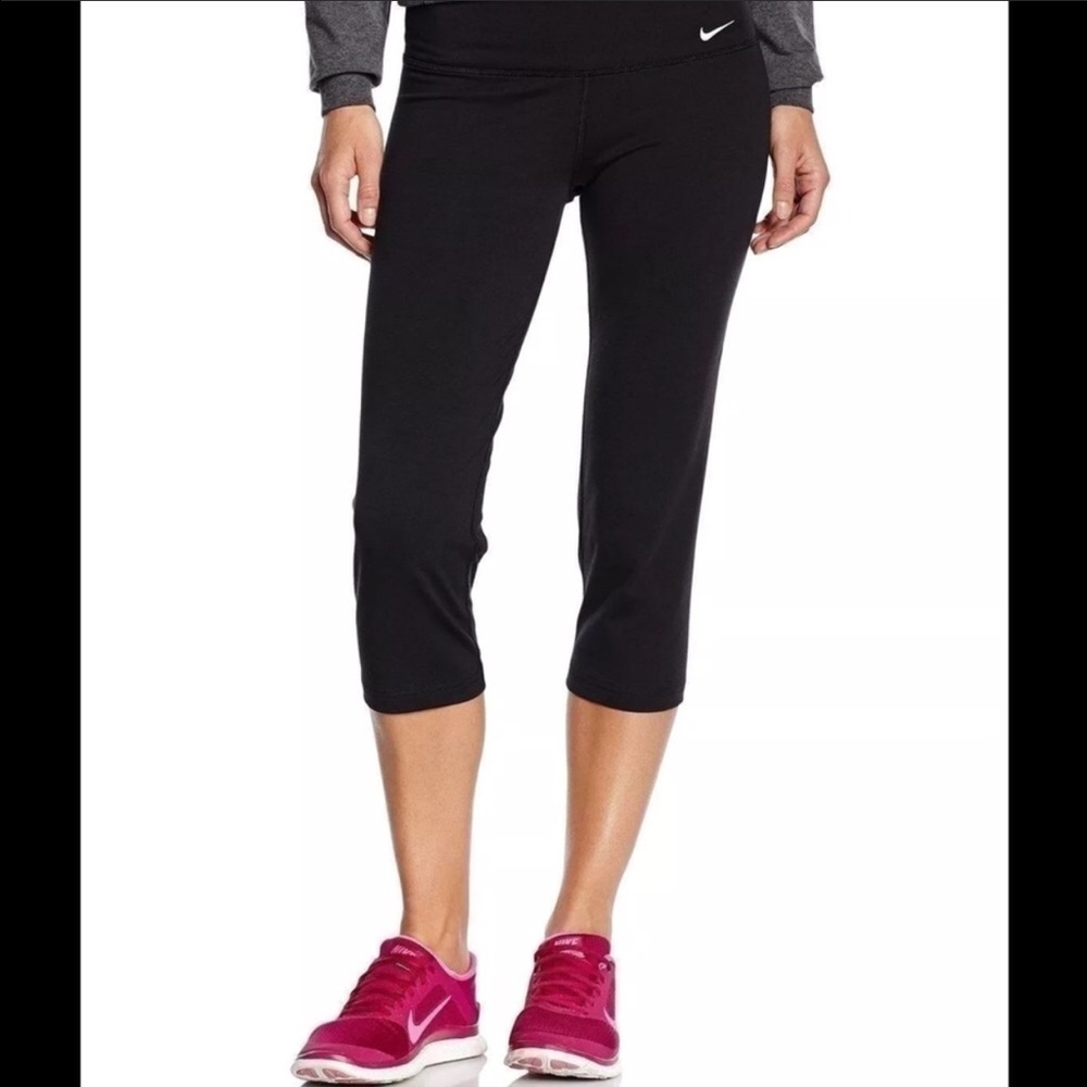 Gift 🎁 Nike Legend Black Slim Fit Capri XS nwt