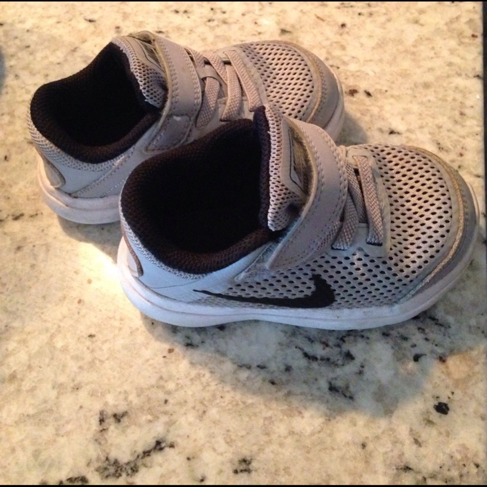 Grey Nike 6c toddler shoes.