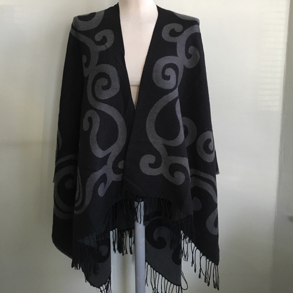 Nicole Marciano shawl