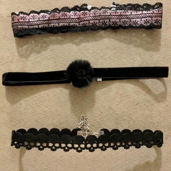 Jewelry - Chokers set of 3