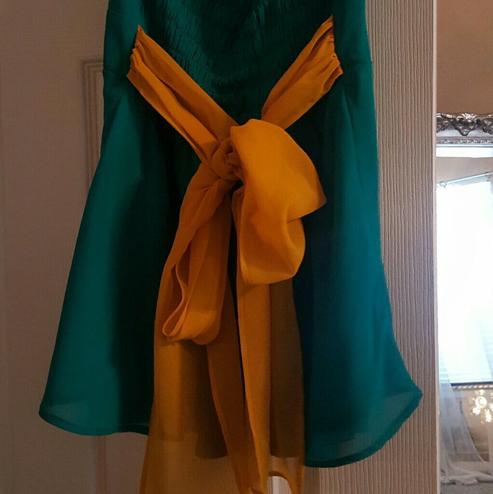 Green strapless shirt with sash