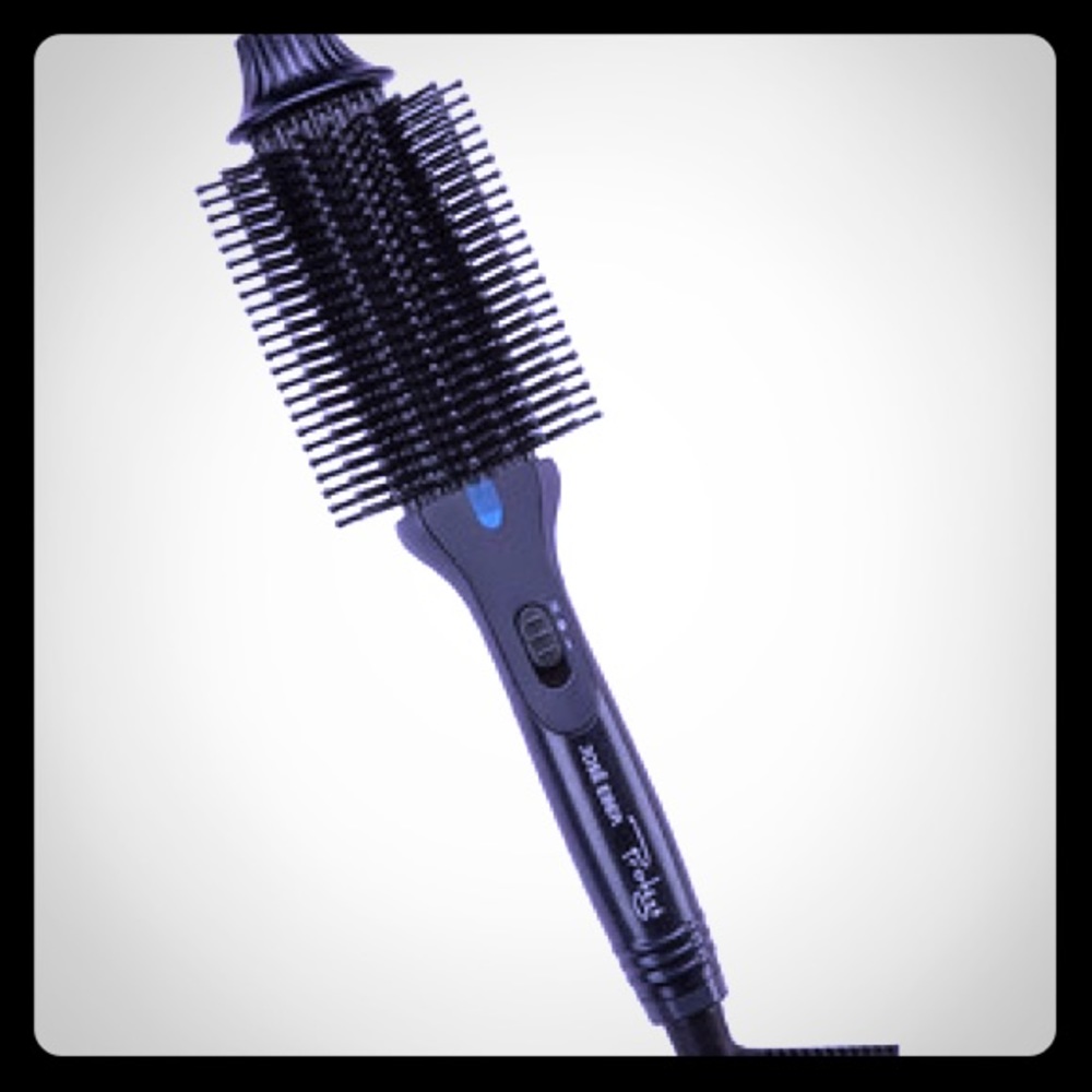 Style House BIG VOLUME IONIC HOT BRUSH New in Box!