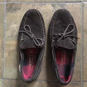 Men's Sperry topsiders.