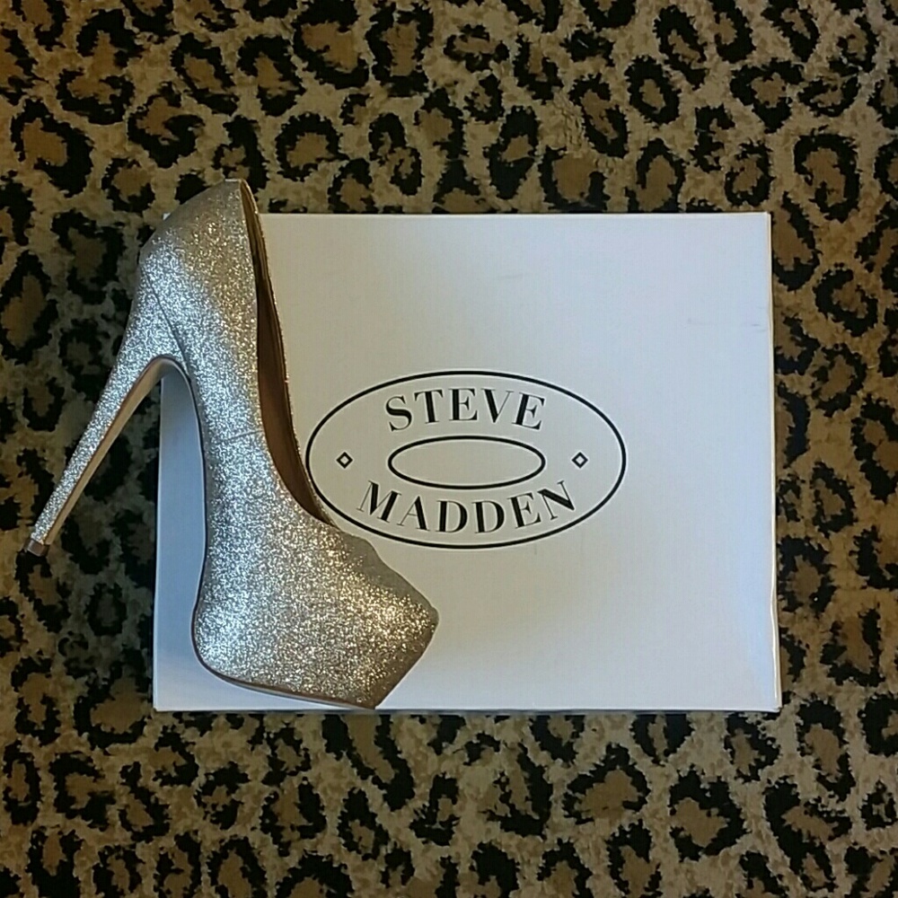 Brand new Dejavu Glitter Steve Madden Prom Heels ❤