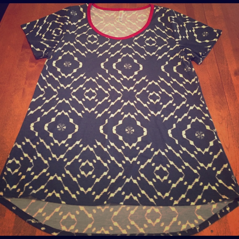 2/$10 Lularoe classic tee