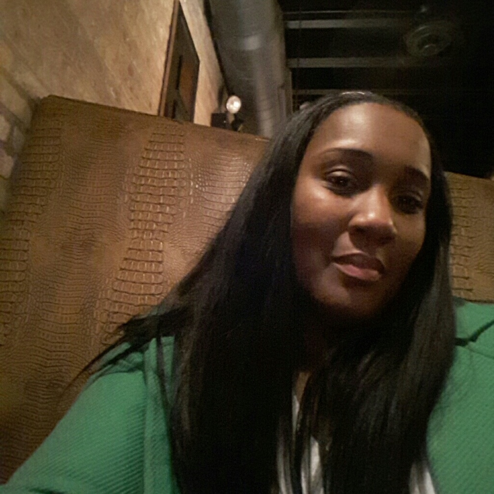 Meet your Posher, Lora