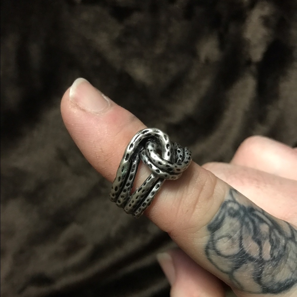 Knot ring