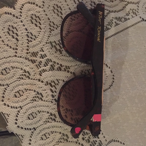 Super Cute Betsey Johnson's tortoise shell SEXY - Picture 2 of 4