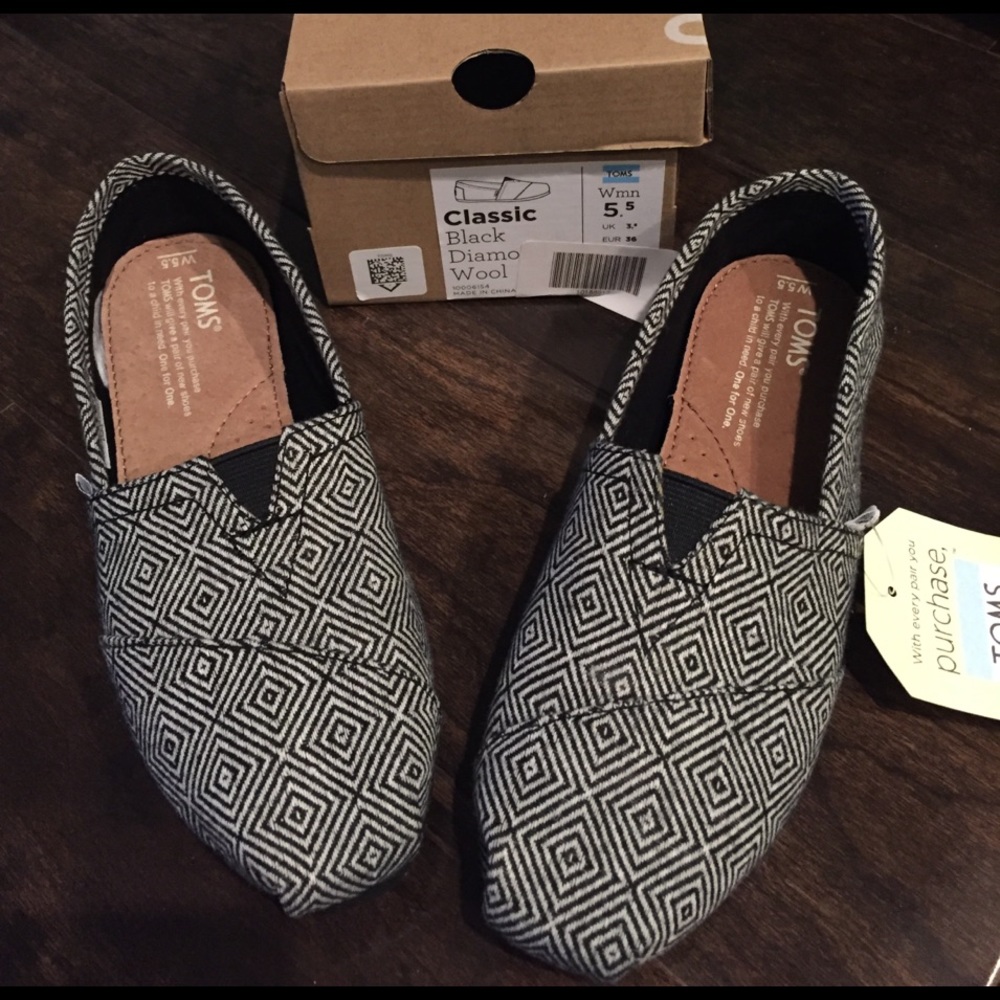 Toms Diamo classic slip-on 5.5. New in box