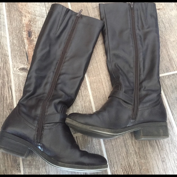 Women's brown knee high boots - Picture 2 of 4