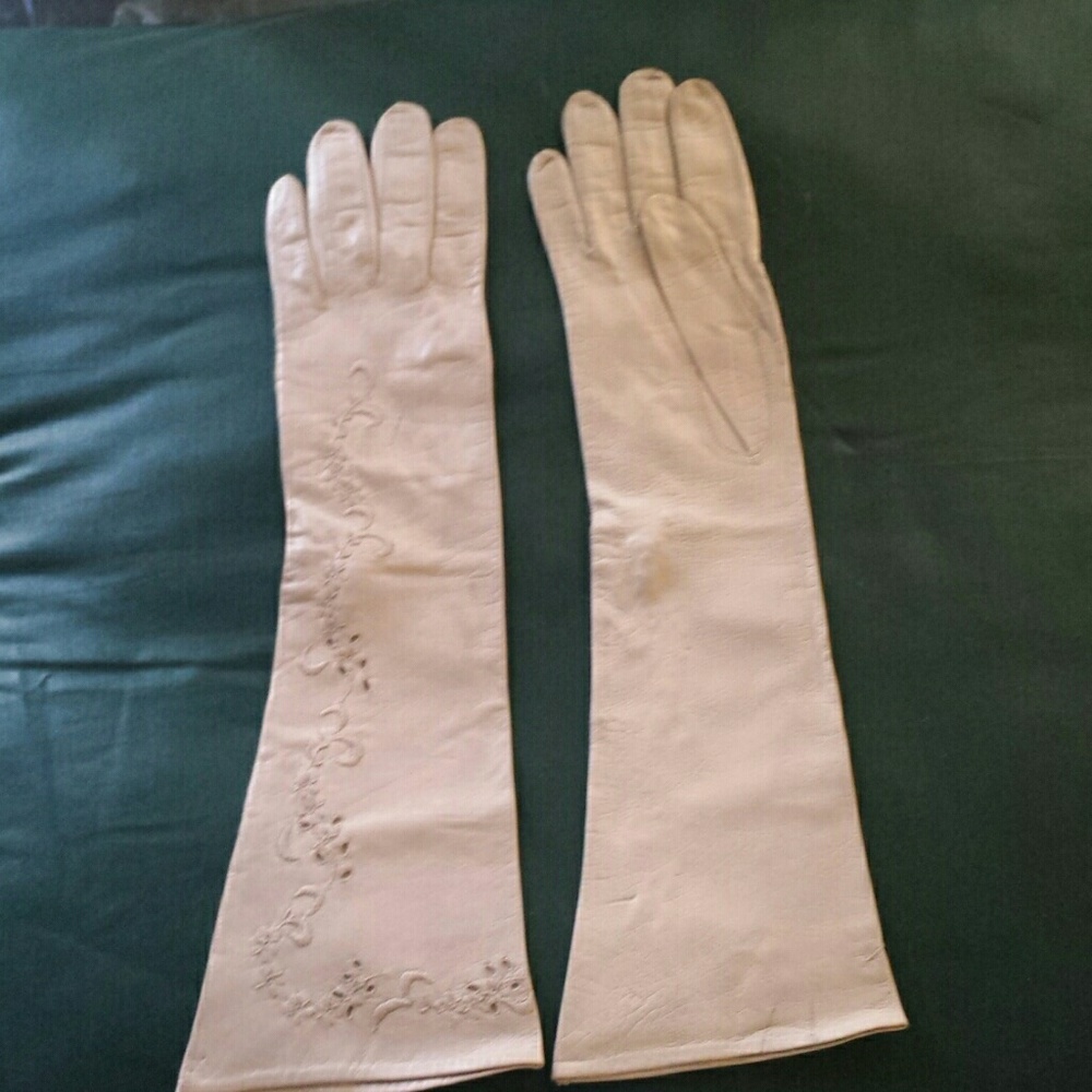 Vintage light taupe leather embroidered gloves