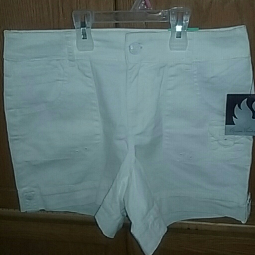 NWT Gloria Vanderbilt stretch shorts white