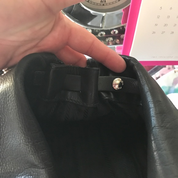 Authentic Leather Prada handbag - Picture 5 of 8