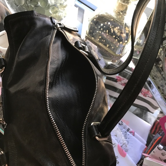 Authentic Leather Prada handbag - Picture 6 of 8