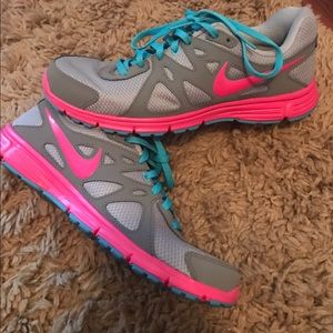 Woman's size 10 Nike shoe