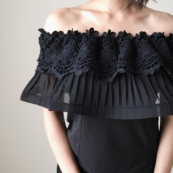 Priscilla belle off shoulder top. - Picture 2 of 4