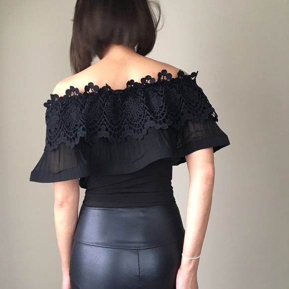 Priscilla belle off shoulder top. - Picture 3 of 4