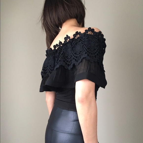 Priscilla belle off shoulder top. - Picture 4 of 4