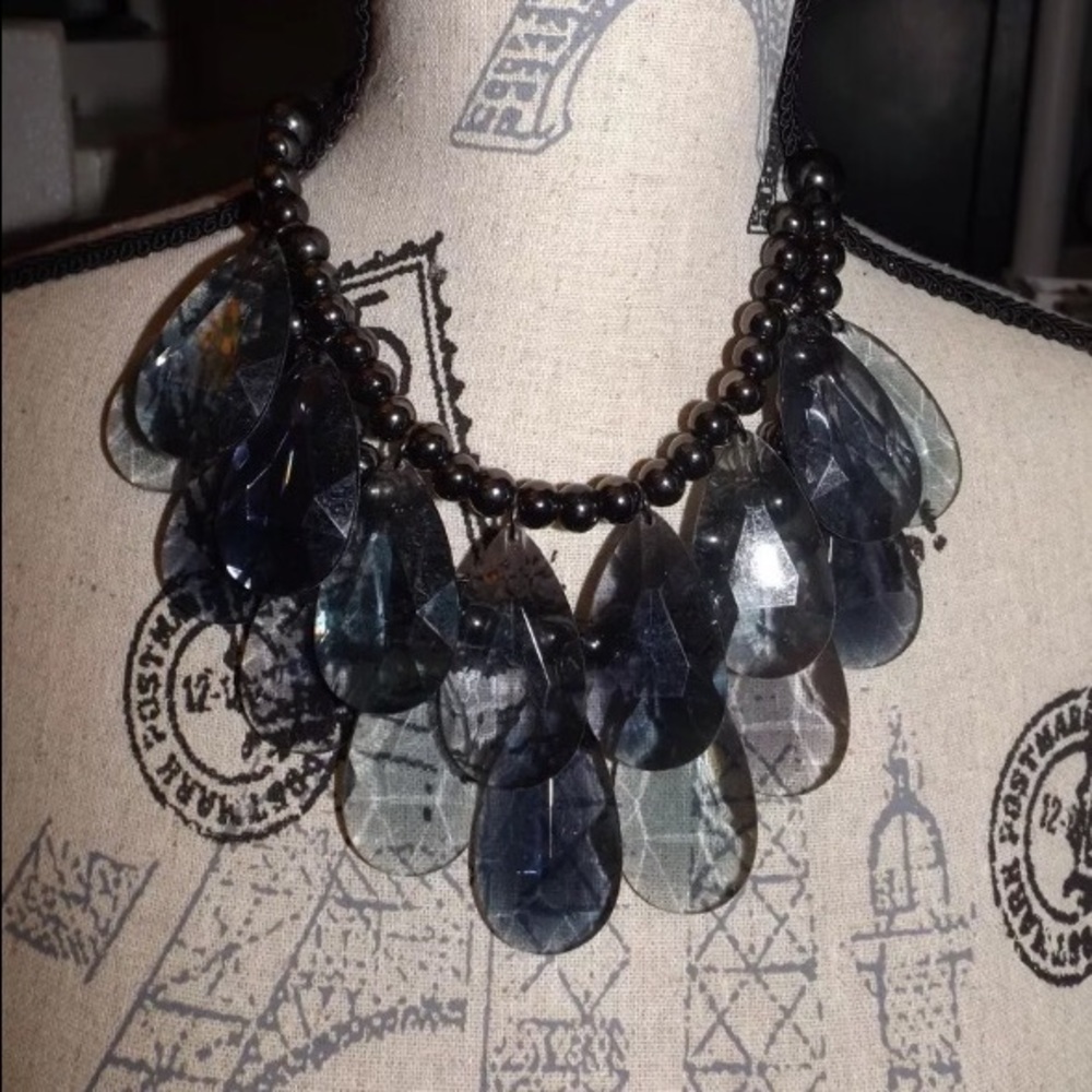 JOAN RIVERS Black Teardrop Necklace