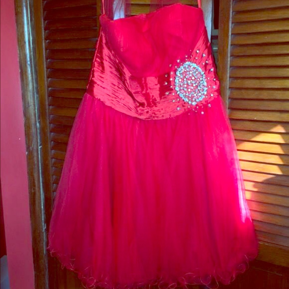 Short red dress!!