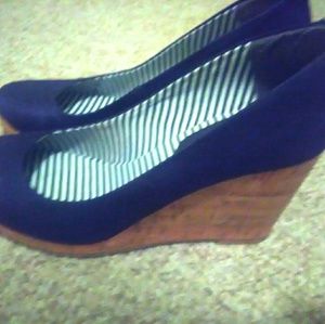 8.5 Blue Covington cork wedges