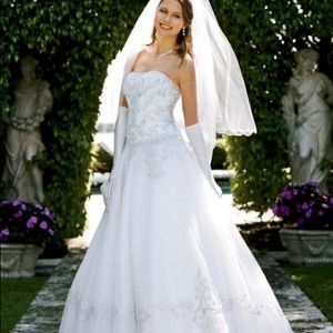 Gorgeous fairytale wedding gown