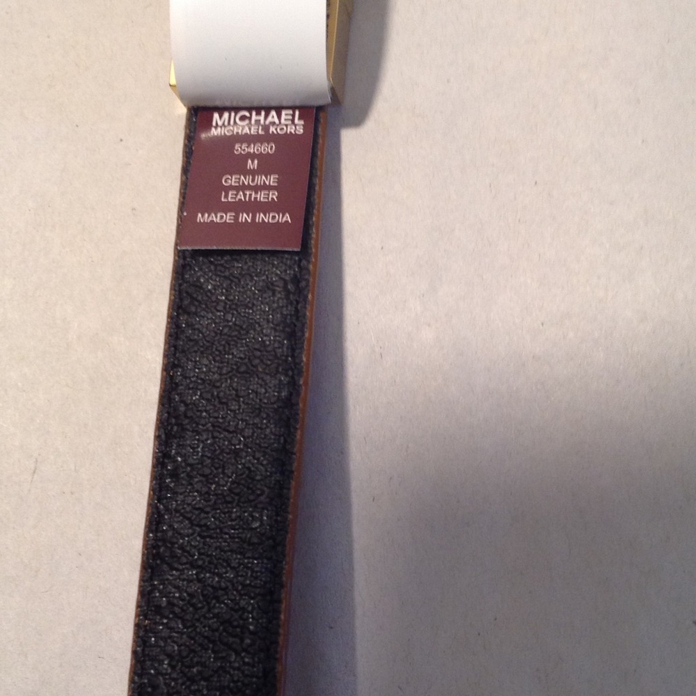 Michael Kors Twist Reversible Leather Logo Belt - Picture 8 of 8