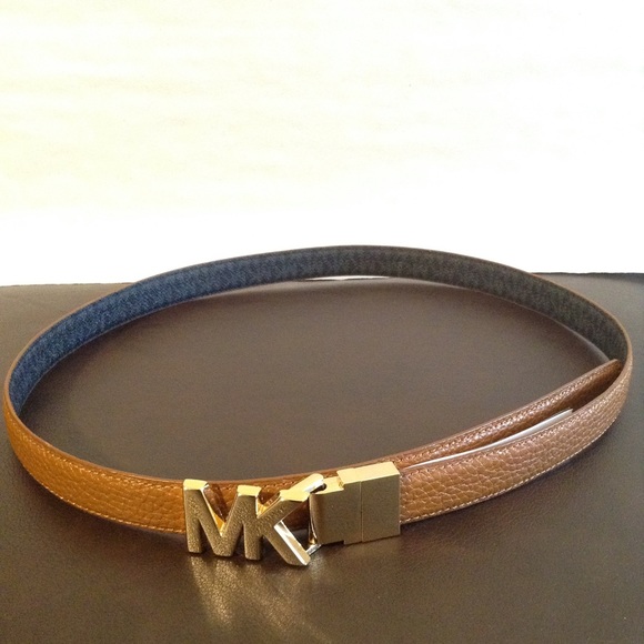 Michael Kors Twist Reversible Leather Logo Belt - Picture 2 of 8