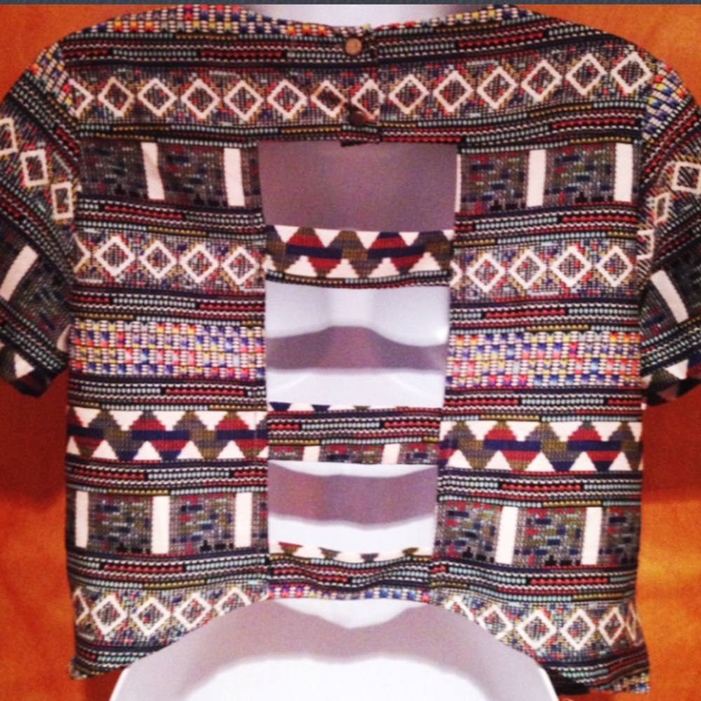 💋Aztec Crop Top - Picture 2 of 3