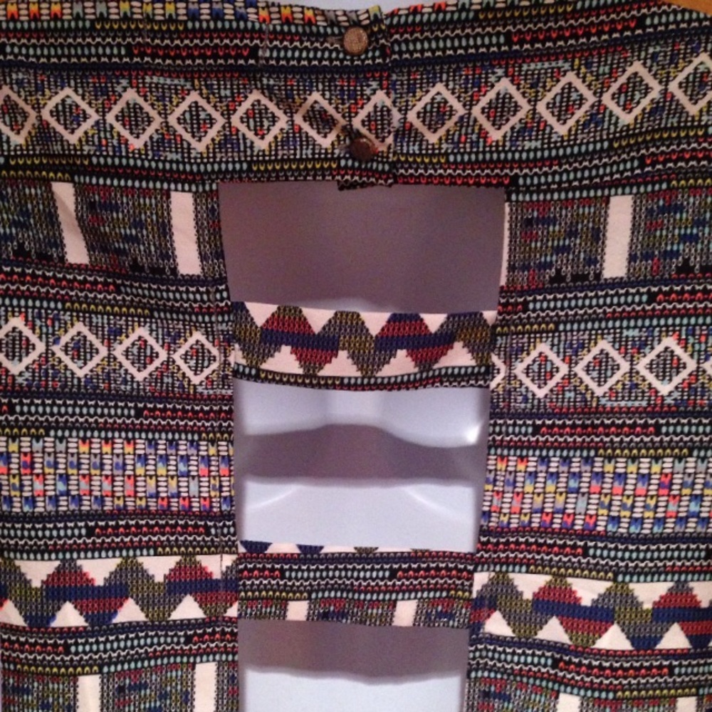 💋Aztec Crop Top - Picture 3 of 3