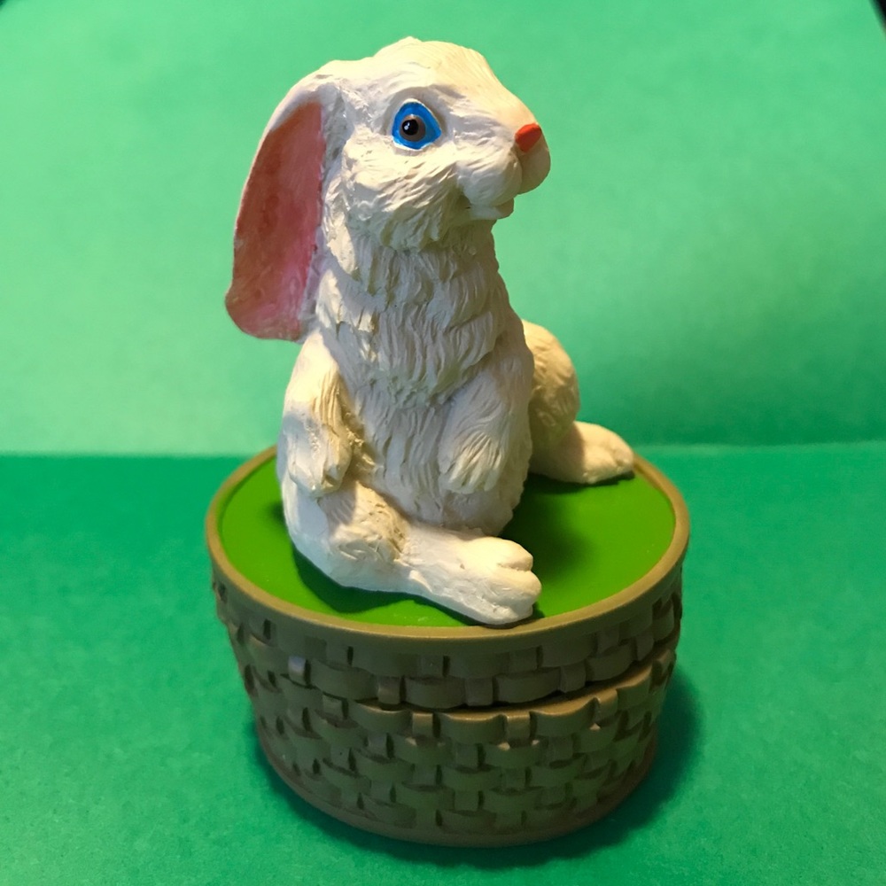 Figurine/Earrings