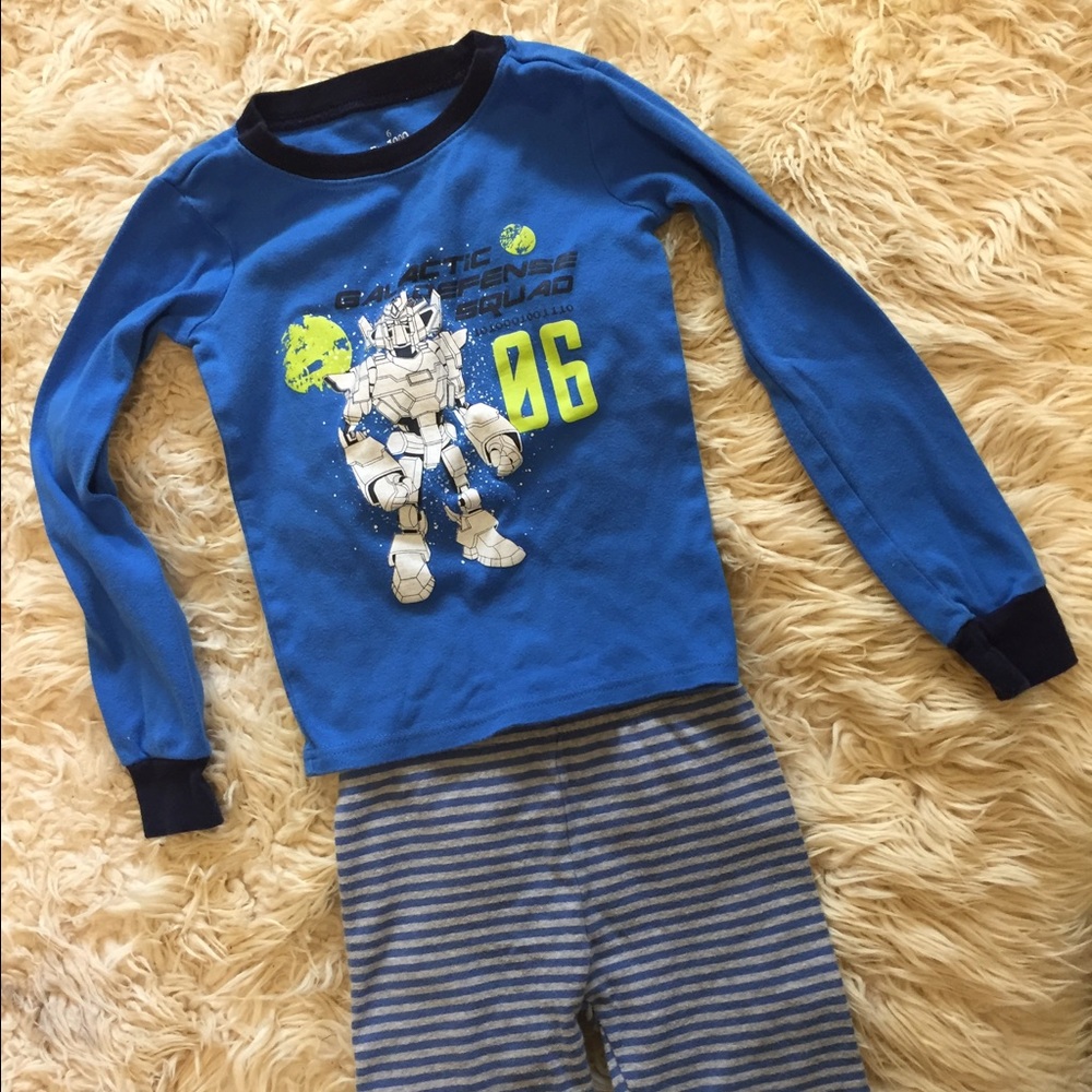 ✨B2G1✨🌟Glow In the Dark🌟 PJ top and bottoms