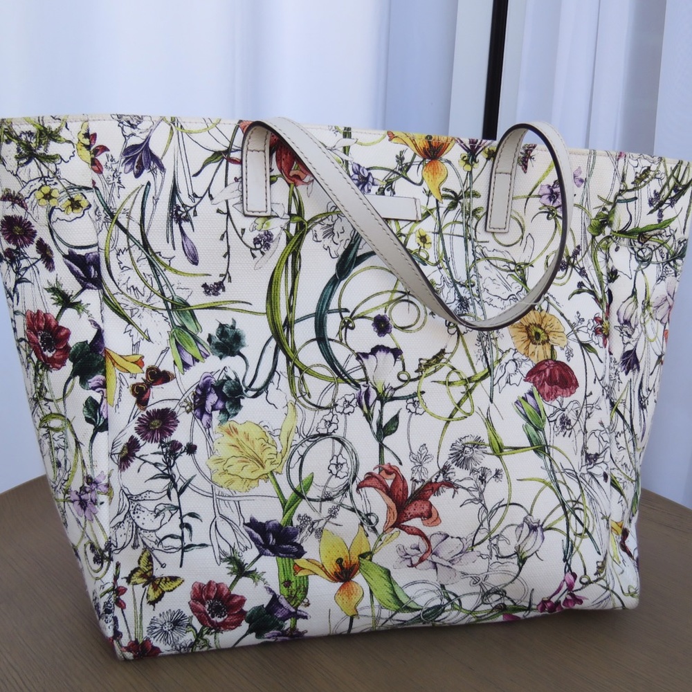Gucci Canvas Medium Flora Tote