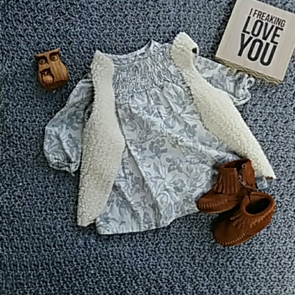 Old Navy Other - Smocked Floral Print Dress