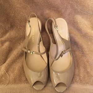 NEW Nude patten leather pump.