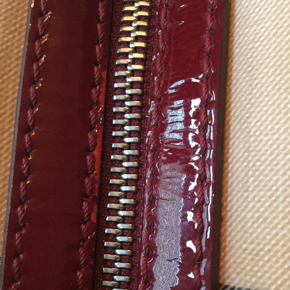 NOW SOLD - ADDITIONAL PICS AUTHENTIC BURBERRY BAG! - Picture 3 of 8