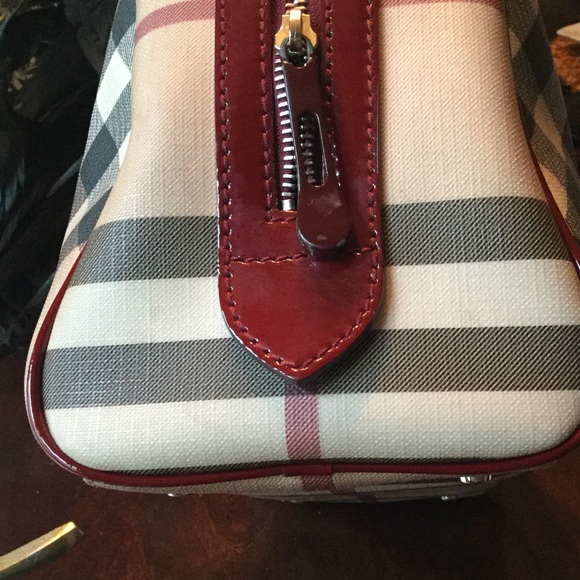 NOW SOLD - ADDITIONAL PICS AUTHENTIC BURBERRY BAG! - Picture 4 of 8