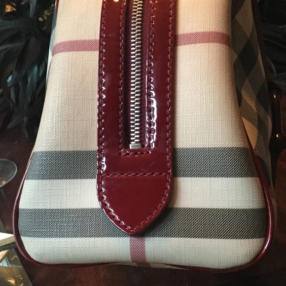 NOW SOLD - ADDITIONAL PICS AUTHENTIC BURBERRY BAG! - Picture 5 of 8