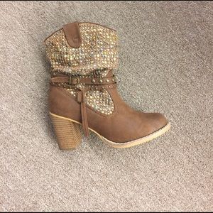 Ankle booties
