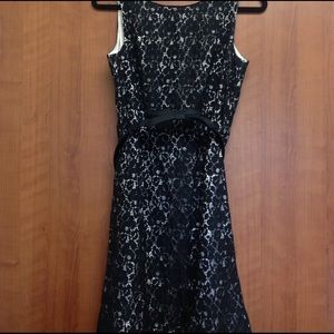 ⭐️HP⭐️ White House Black Market sleeveless dress