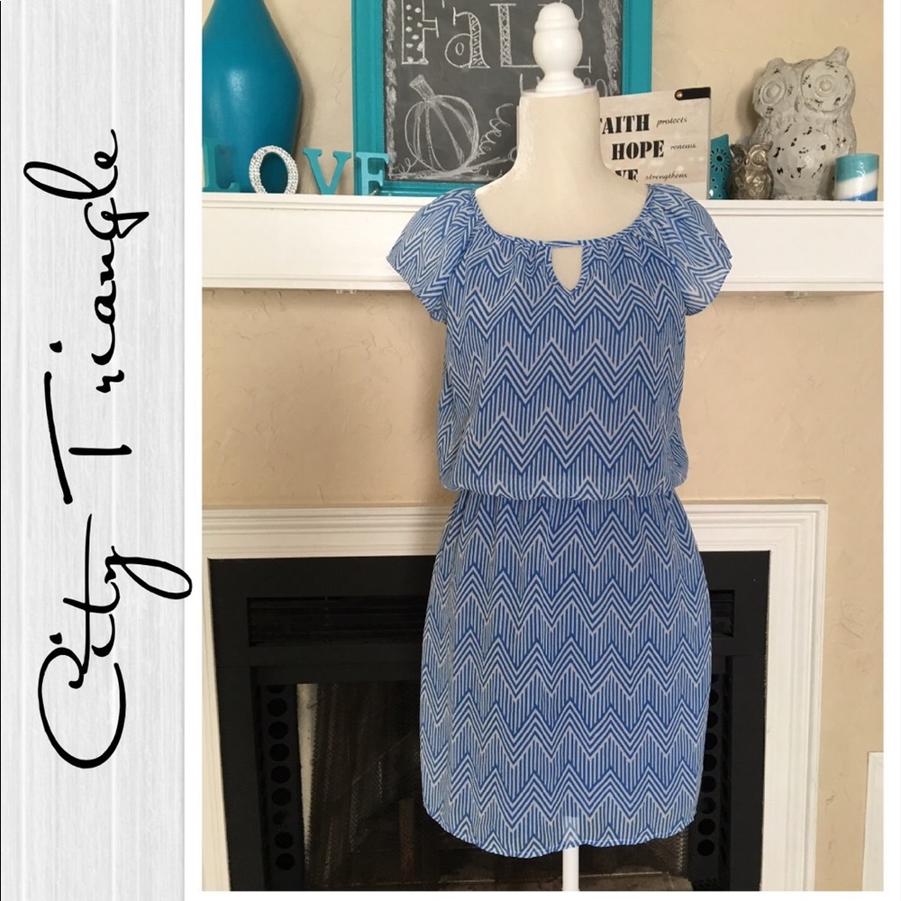 👗City Triangles Blue Chevron Dress...Size Medium