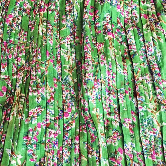 SPRING DRESS - Picture 2 of 3