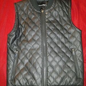 Foreign exchange mens vest