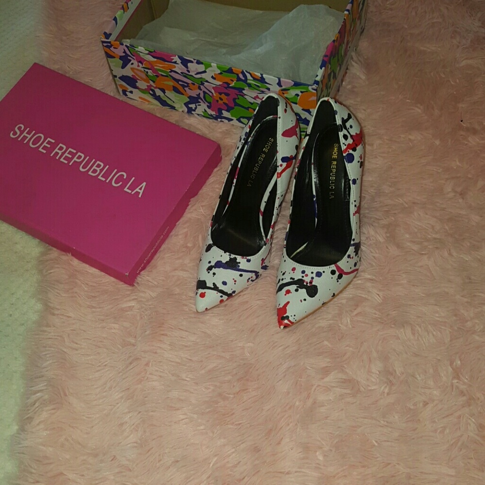 Ladies splatter color stiletto/ Shoe Republic LA
