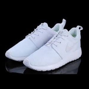 White nike roshies