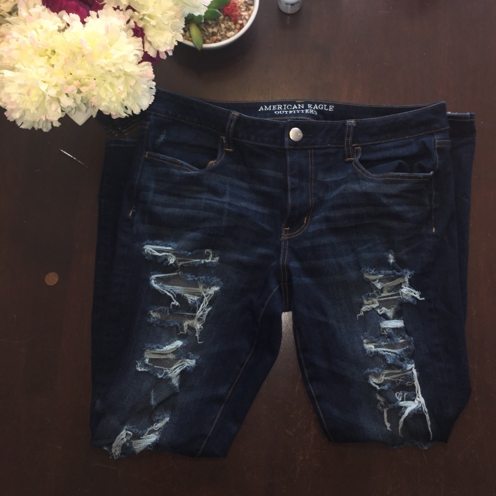 Brand new destroyed American Eagle jeggings!