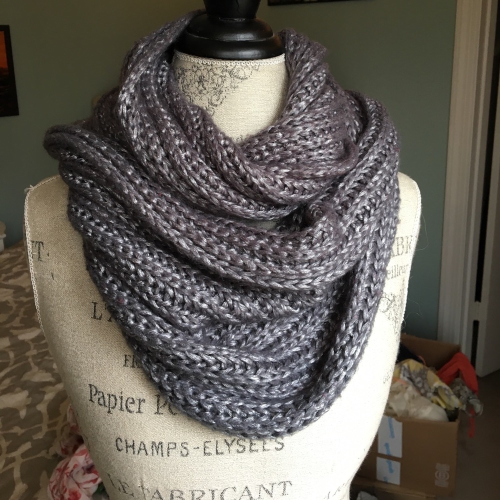 Silver-grey metallic knit scarf.