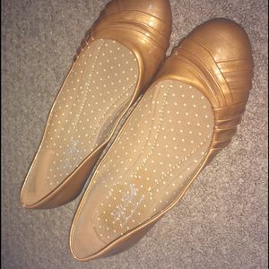 Shiny gold/tan flats with 1 inch wedge.