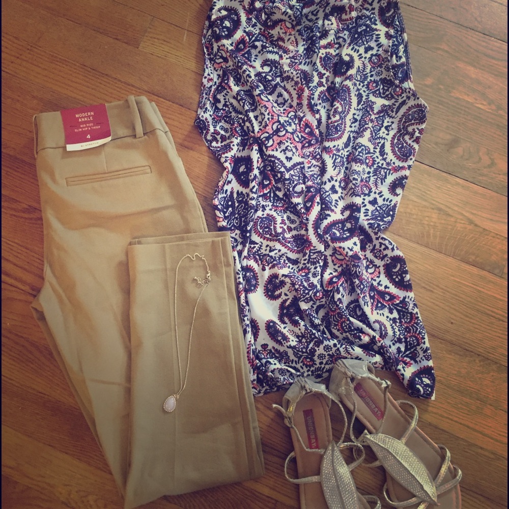 NWT - Khaki stretch ankle pants - Size 4